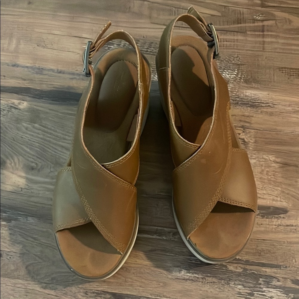Timberland Tan Sandals Comfortable Versatile Design